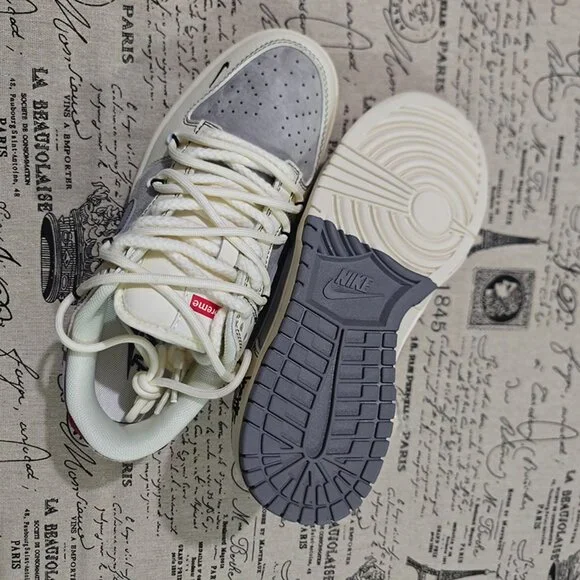 Nike x Stussy x Supreme Collaboration Sneakers - Picture 8 of 8